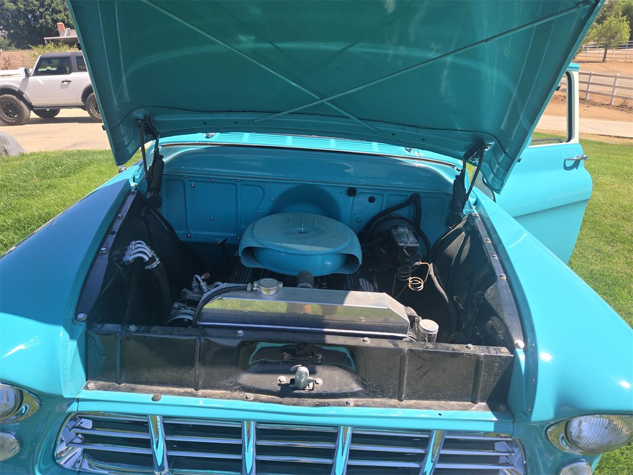 Chevrolet-Suburban-1955-Turquoise-White-22