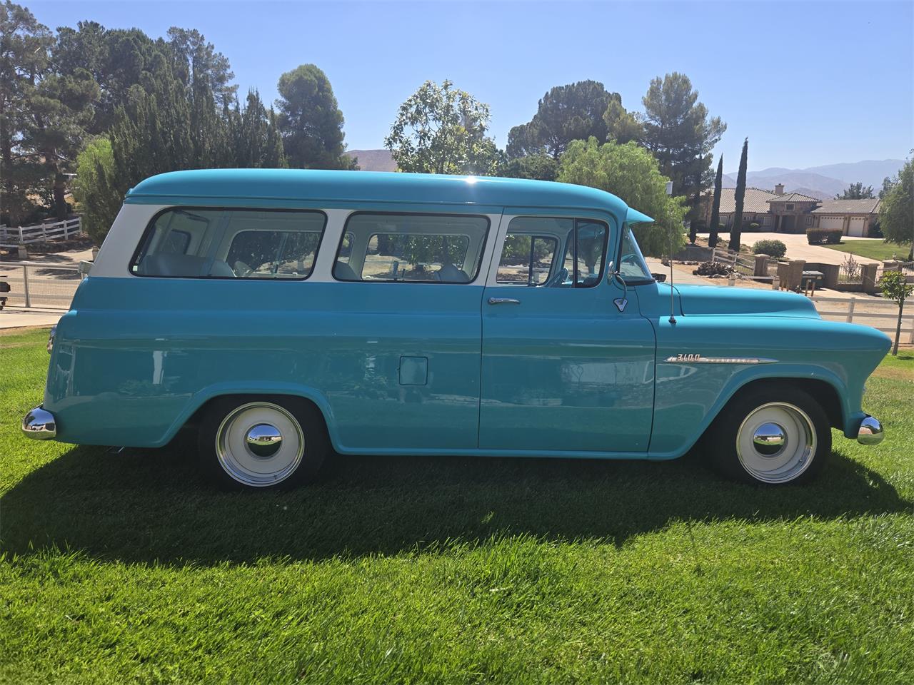 Chevrolet-Suburban-1955-Turquoise-White-3