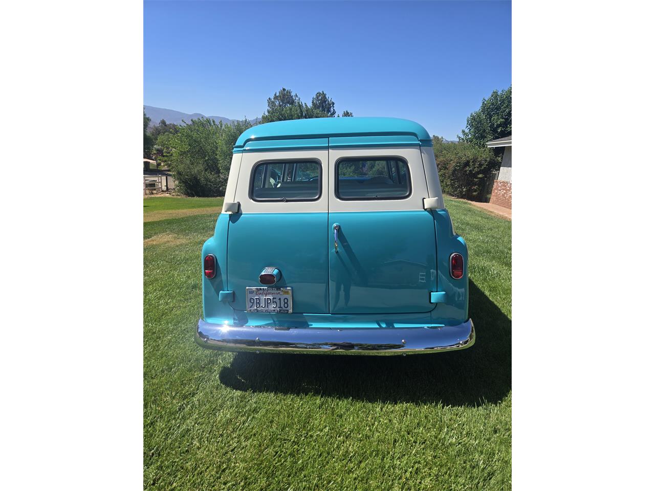 Chevrolet-Suburban-1955-Turquoise-White-5
