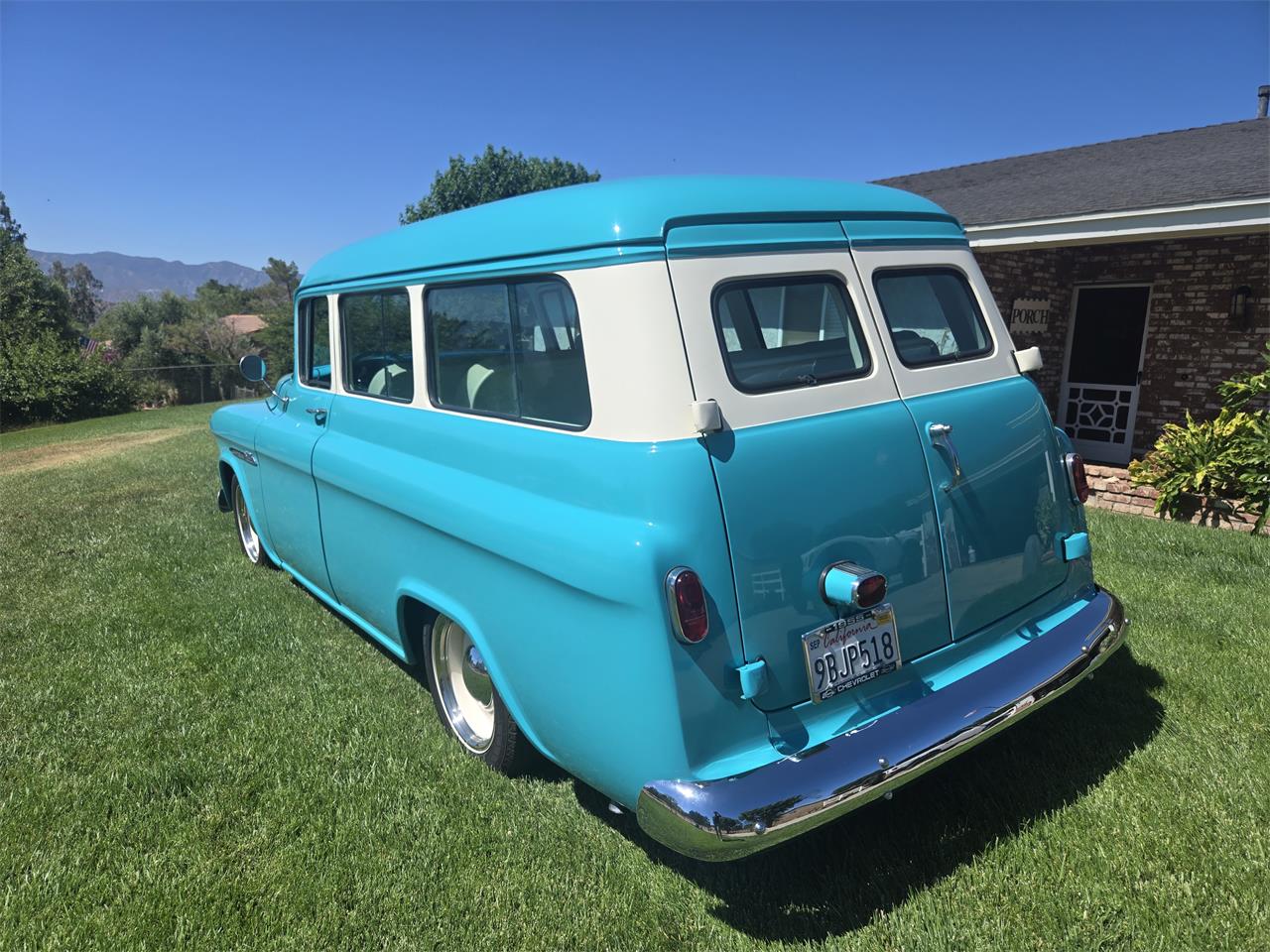 Chevrolet-Suburban-1955-Turquoise-White-6