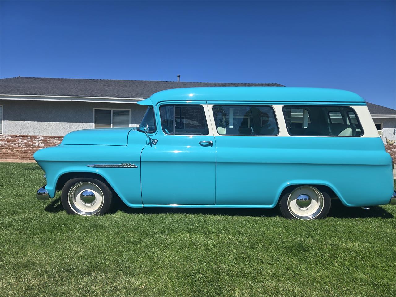 Chevrolet-Suburban-1955-Turquoise-White-7