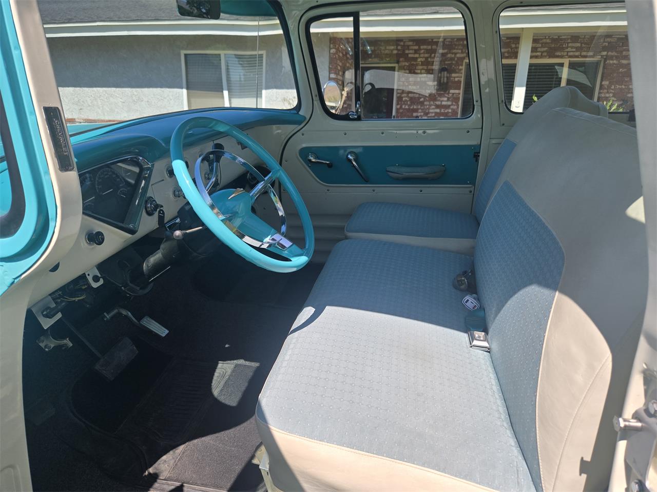 Chevrolet-Suburban-1955-Turquoise-White-9