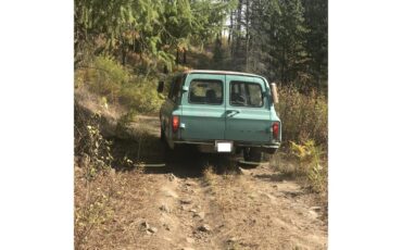 Chevrolet-Suburban-1968-Teal-TealBrown-1