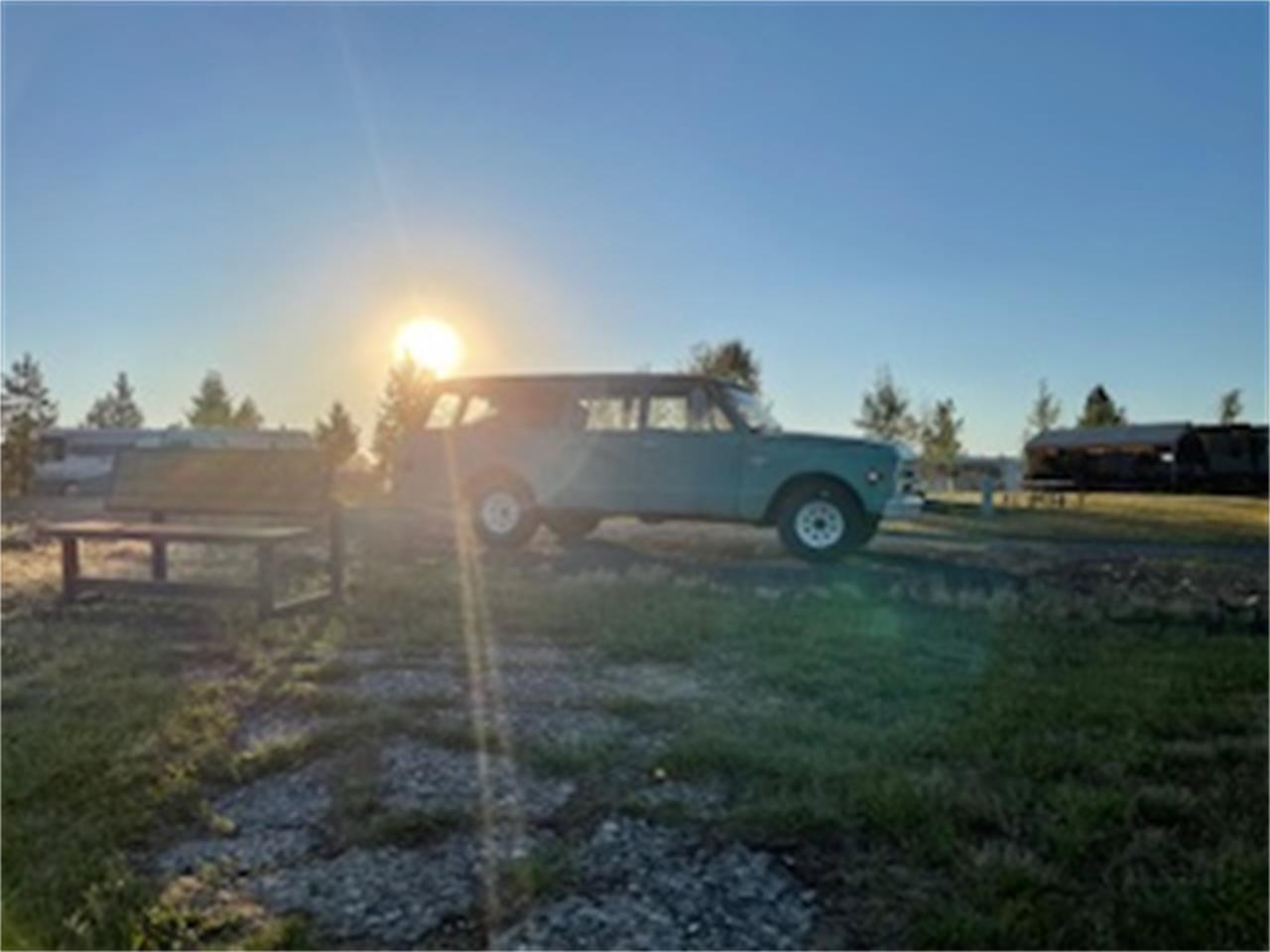 Chevrolet-Suburban-1968-Teal-TealBrown-10