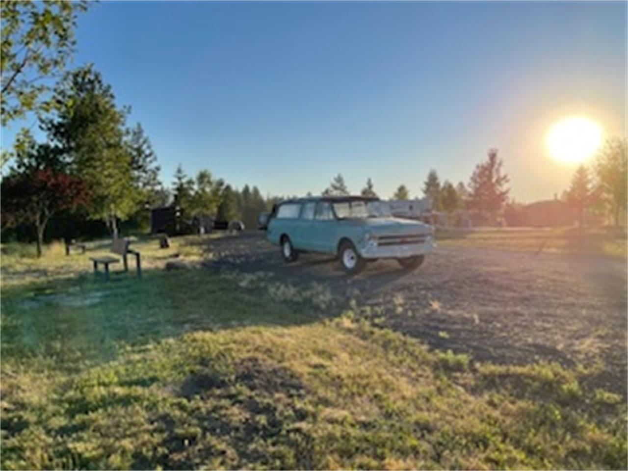 Chevrolet-Suburban-1968-Teal-TealBrown-11