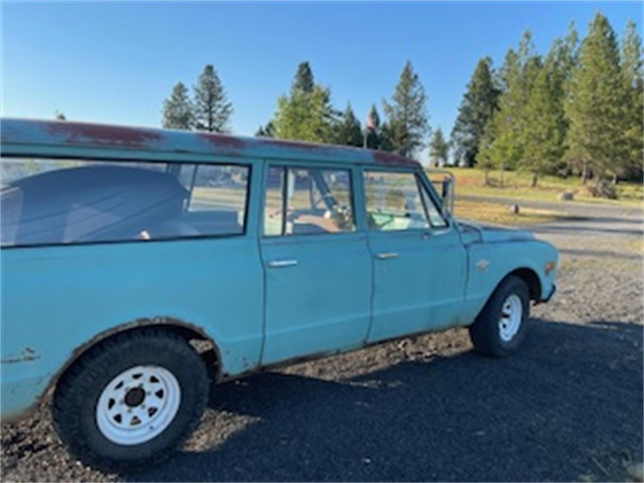 Chevrolet-Suburban-1968-Teal-TealBrown-13