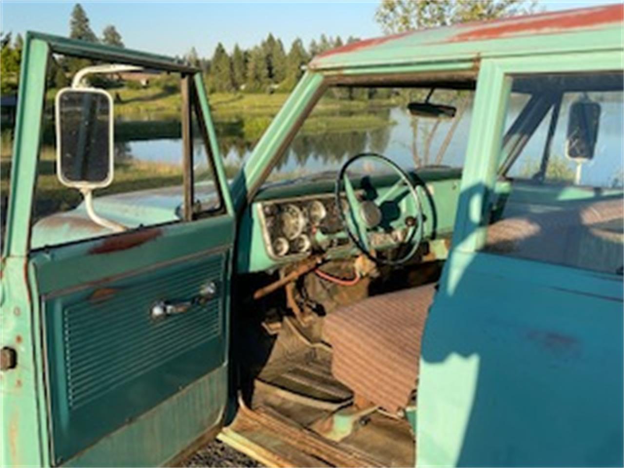 Chevrolet-Suburban-1968-Teal-TealBrown-19