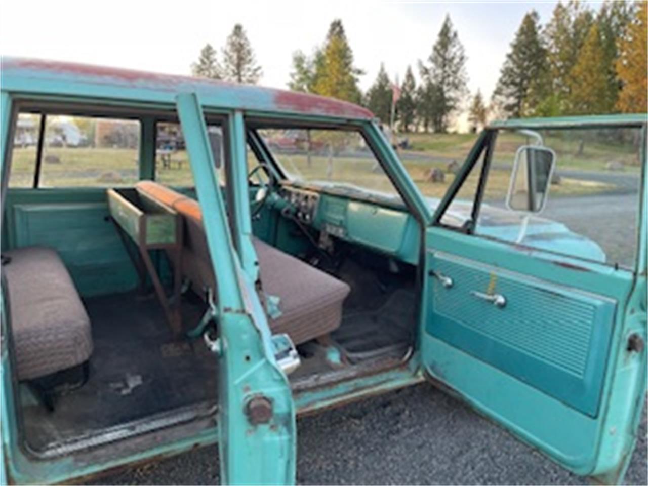 Chevrolet-Suburban-1968-Teal-TealBrown-23