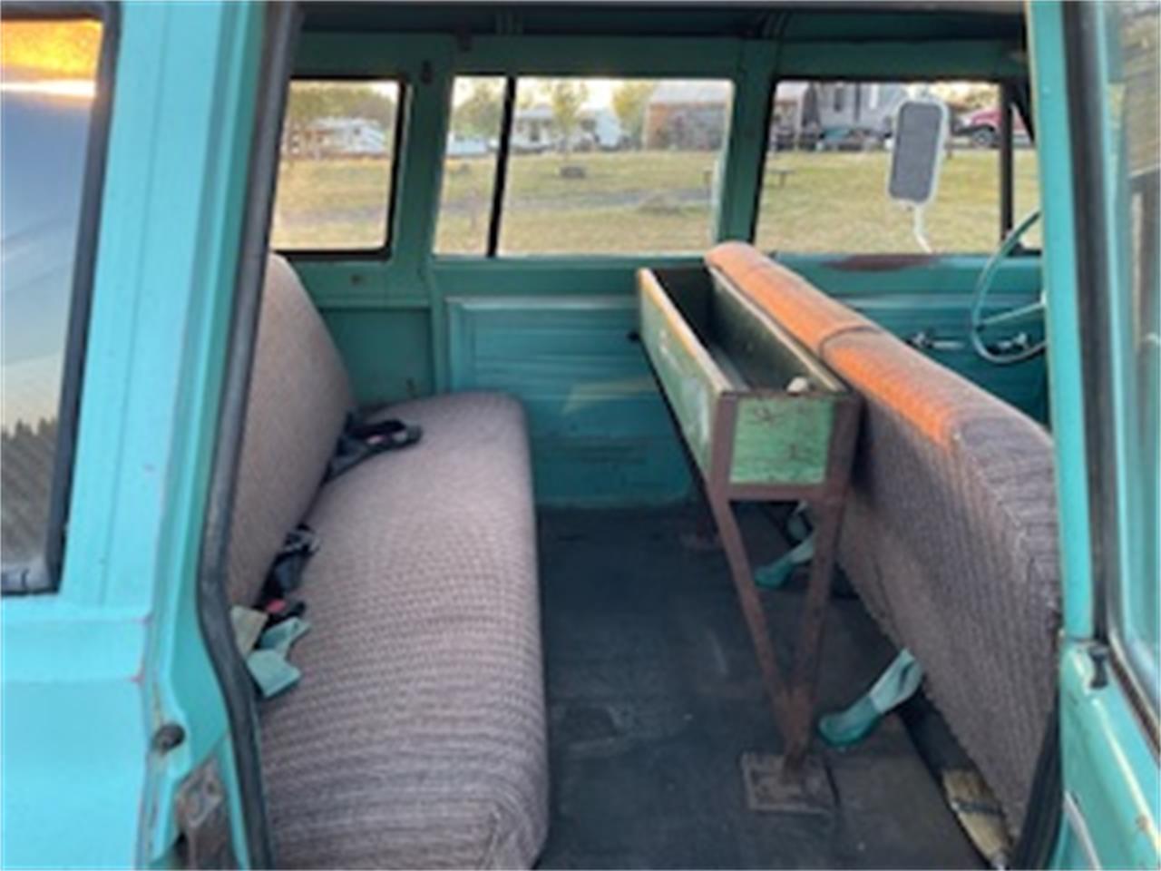 Chevrolet-Suburban-1968-Teal-TealBrown-24