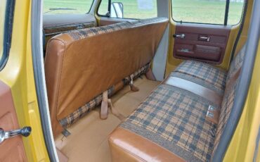 Chevrolet-Suburban-1975-Yellow-11