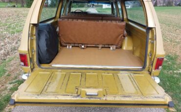 Chevrolet-Suburban-1975-Yellow-9