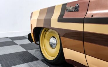 Chevrolet-Suburban-1977-Orange-TAN-10