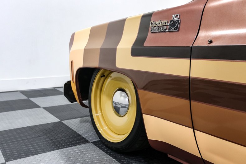 Chevrolet-Suburban-1977-Orange-TAN-10