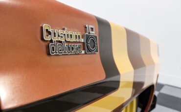 Chevrolet-Suburban-1977-Orange-TAN-11