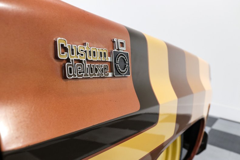 Chevrolet-Suburban-1977-Orange-TAN-11