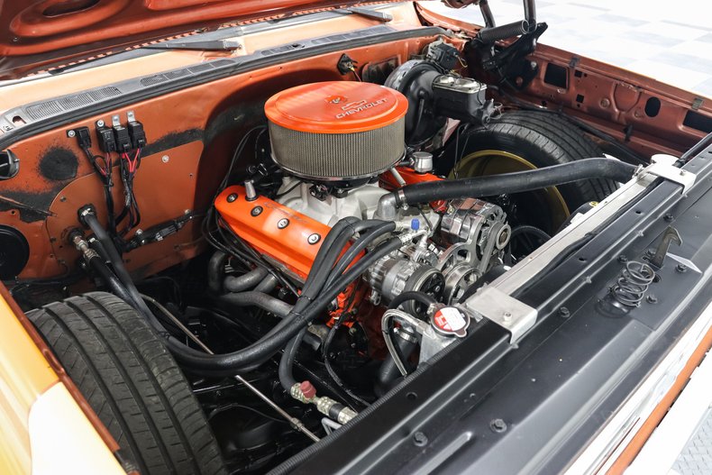Chevrolet-Suburban-1977-Orange-TAN-12