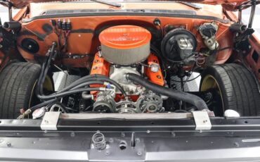 Chevrolet-Suburban-1977-Orange-TAN-13