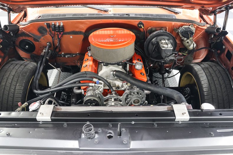 Chevrolet-Suburban-1977-Orange-TAN-13