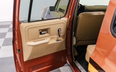 Chevrolet-Suburban-1977-Orange-TAN-15