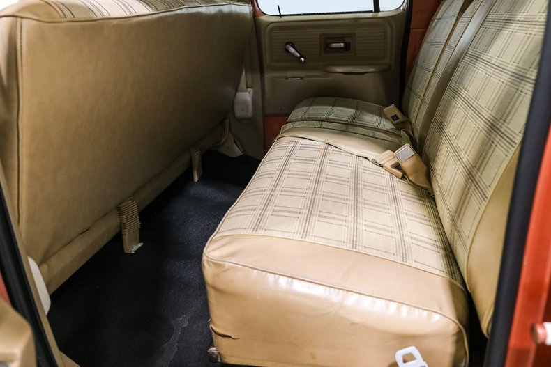 Chevrolet-Suburban-1977-Orange-TAN-16