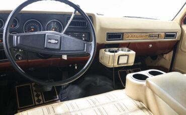 Chevrolet-Suburban-1977-Orange-TAN-17