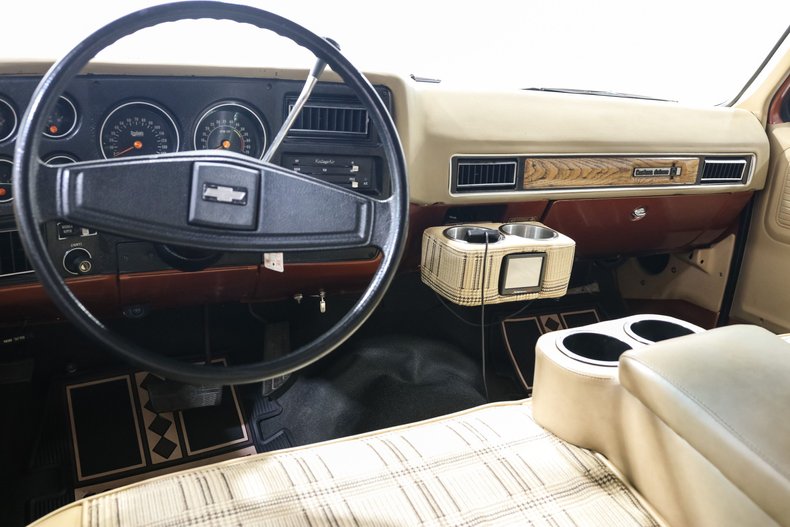 Chevrolet-Suburban-1977-Orange-TAN-17