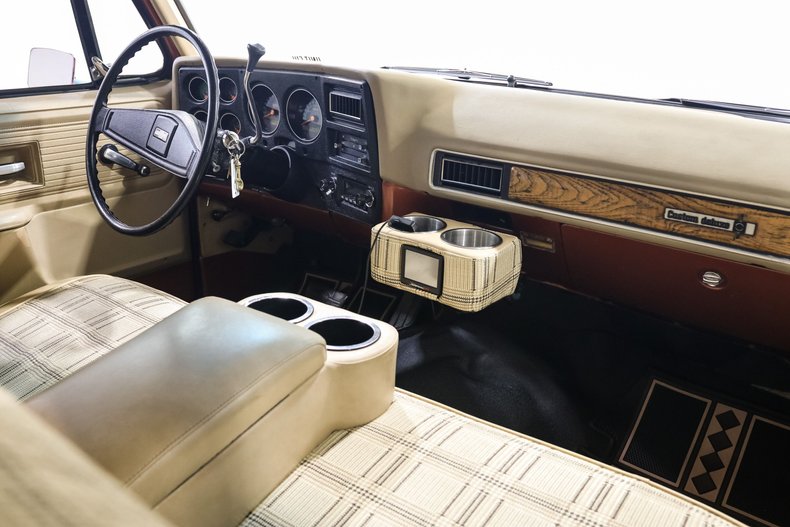 Chevrolet-Suburban-1977-Orange-TAN-19