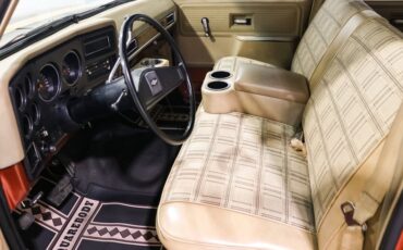 Chevrolet-Suburban-1977-Orange-TAN-2