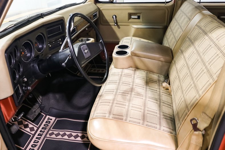 Chevrolet-Suburban-1977-Orange-TAN-2