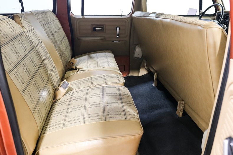 Chevrolet-Suburban-1977-Orange-TAN-20