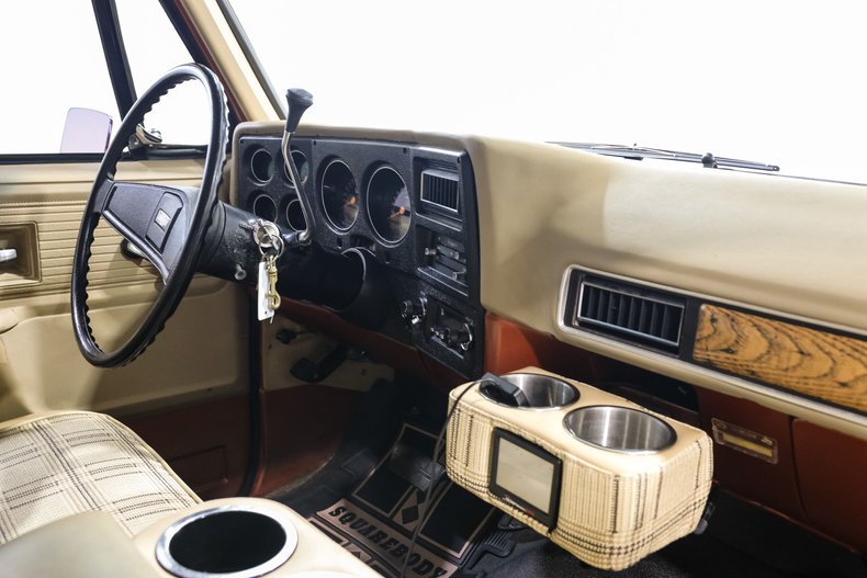 Chevrolet-Suburban-1977-Orange-TAN-21