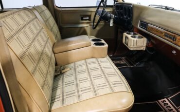 Chevrolet-Suburban-1977-Orange-TAN-22