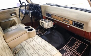 Chevrolet-Suburban-1977-Orange-TAN-23