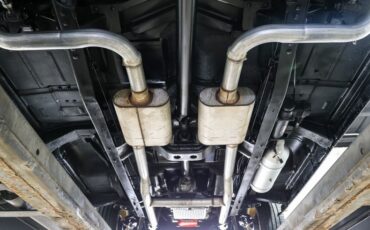 Chevrolet-Suburban-1977-Orange-TAN-28