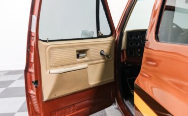 Chevrolet-Suburban-1977-Orange-TAN-7