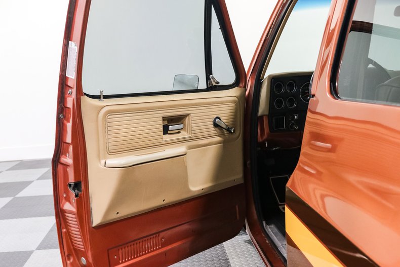 Chevrolet-Suburban-1977-Orange-TAN-7