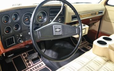 Chevrolet-Suburban-1977-Orange-TAN-8