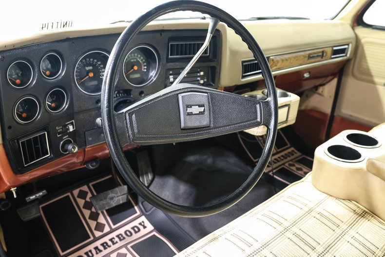 Chevrolet-Suburban-1977-Orange-TAN-8