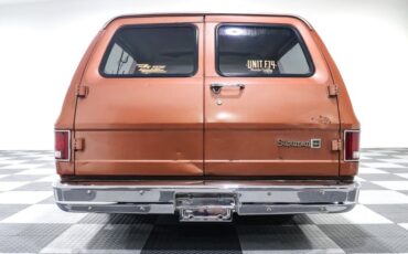 Chevrolet-Suburban-1977-Orange-TAN-9