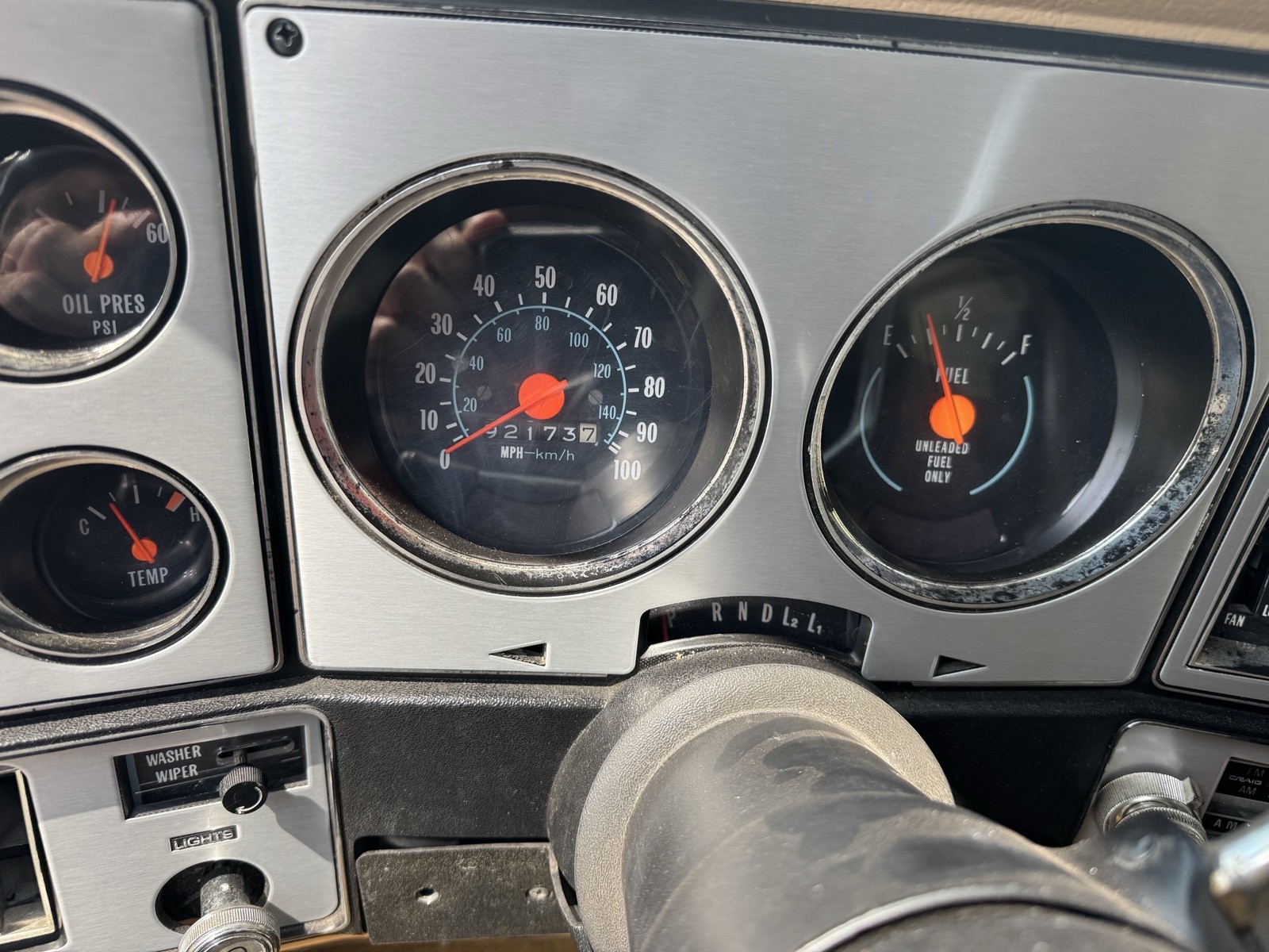 Chevrolet-Suburban-1979-10