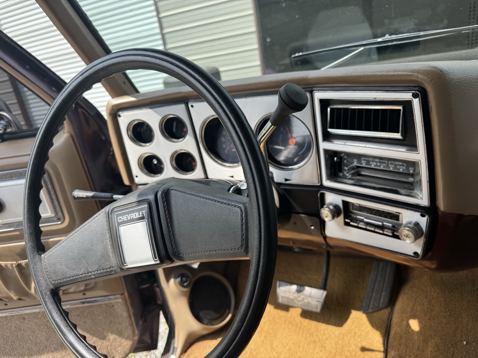 Chevrolet-Suburban-1979-11