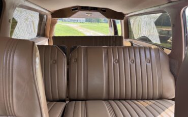 Chevrolet-Suburban-1979-14