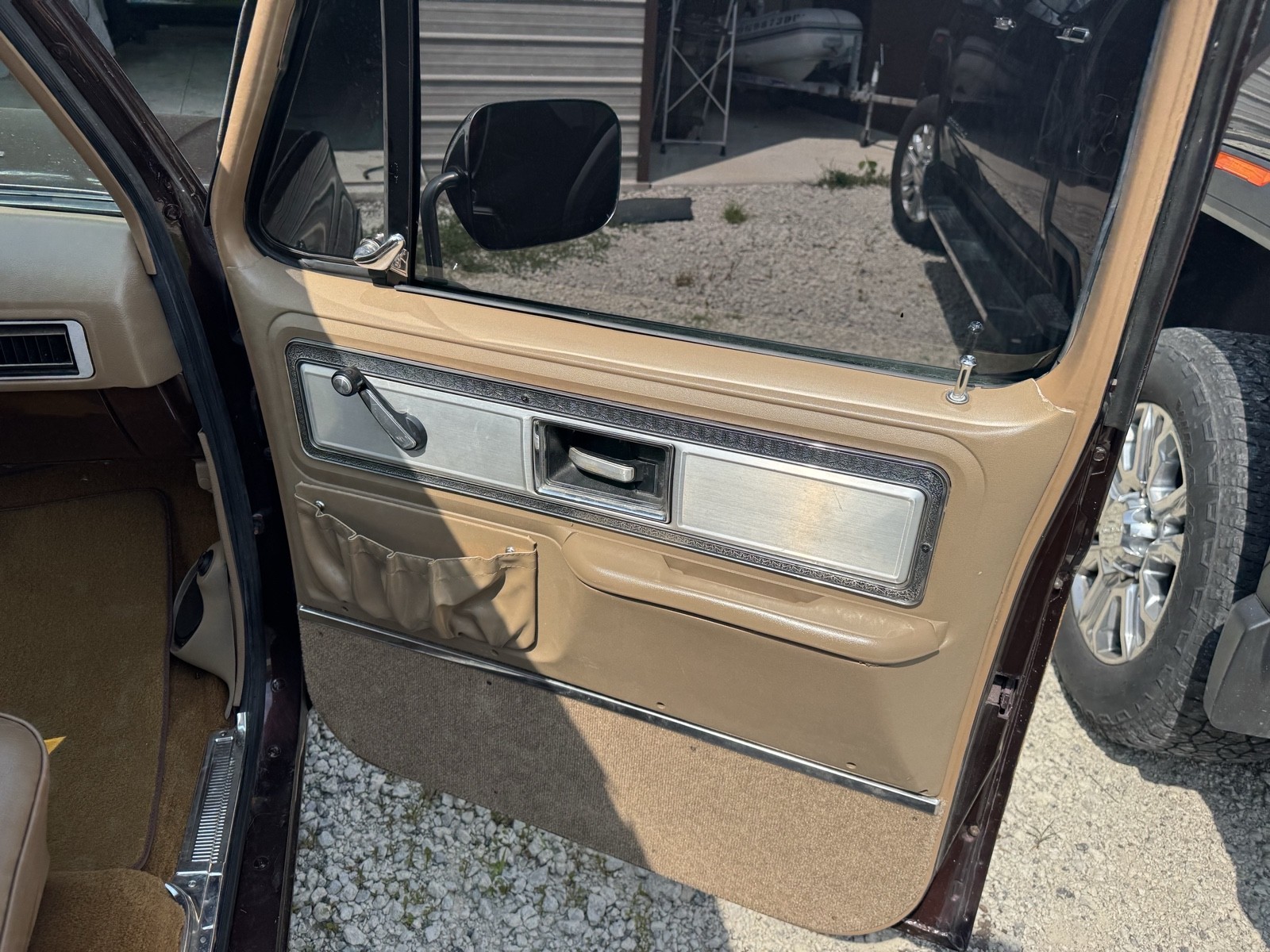 Chevrolet-Suburban-1979-15