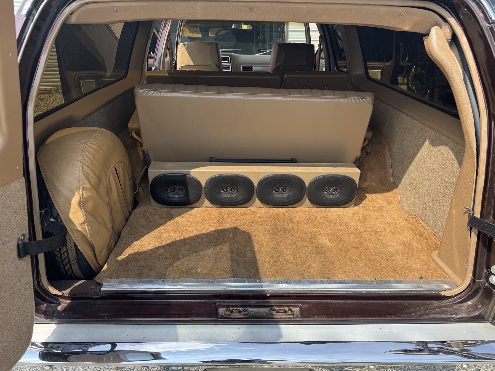 Chevrolet-Suburban-1979-20