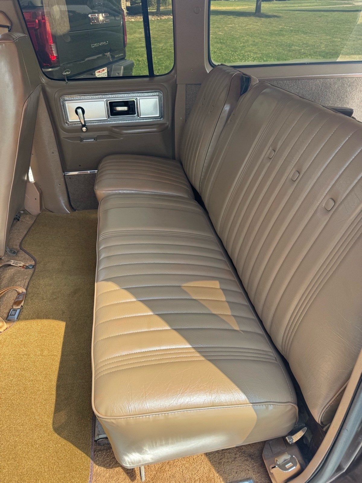 Chevrolet-Suburban-1979-22