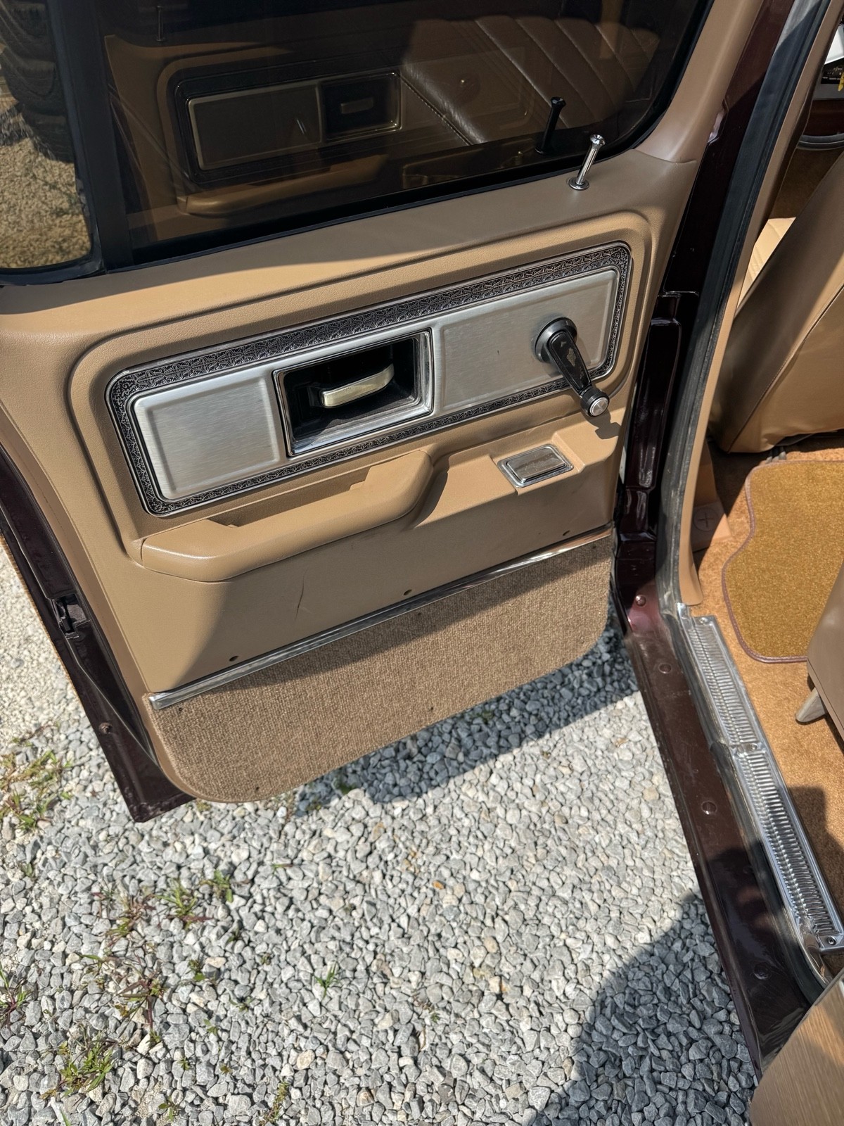 Chevrolet-Suburban-1979-23