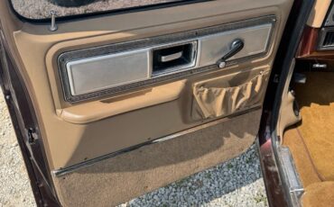 Chevrolet-Suburban-1979-24