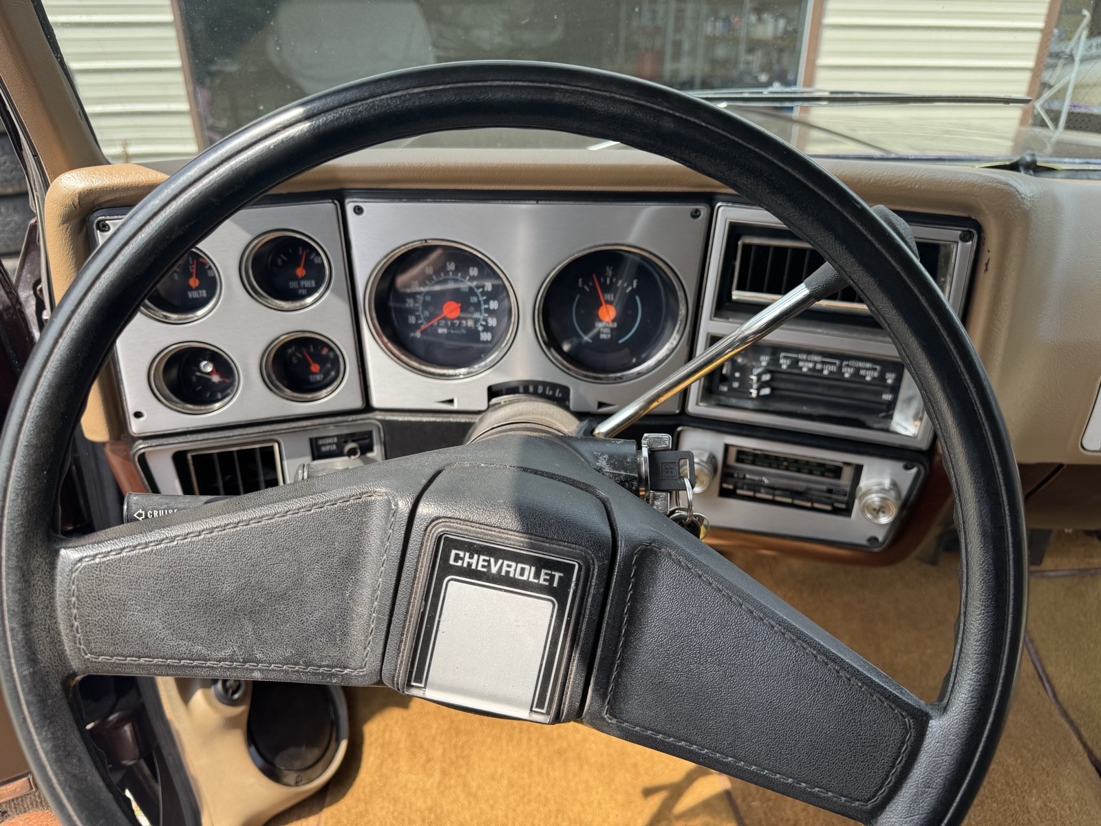 Chevrolet-Suburban-1979-9