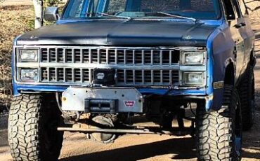 Chevrolet-Suburban-1982-Blue-2