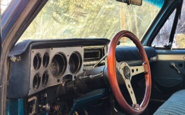 Chevrolet-Suburban-1982-Blue